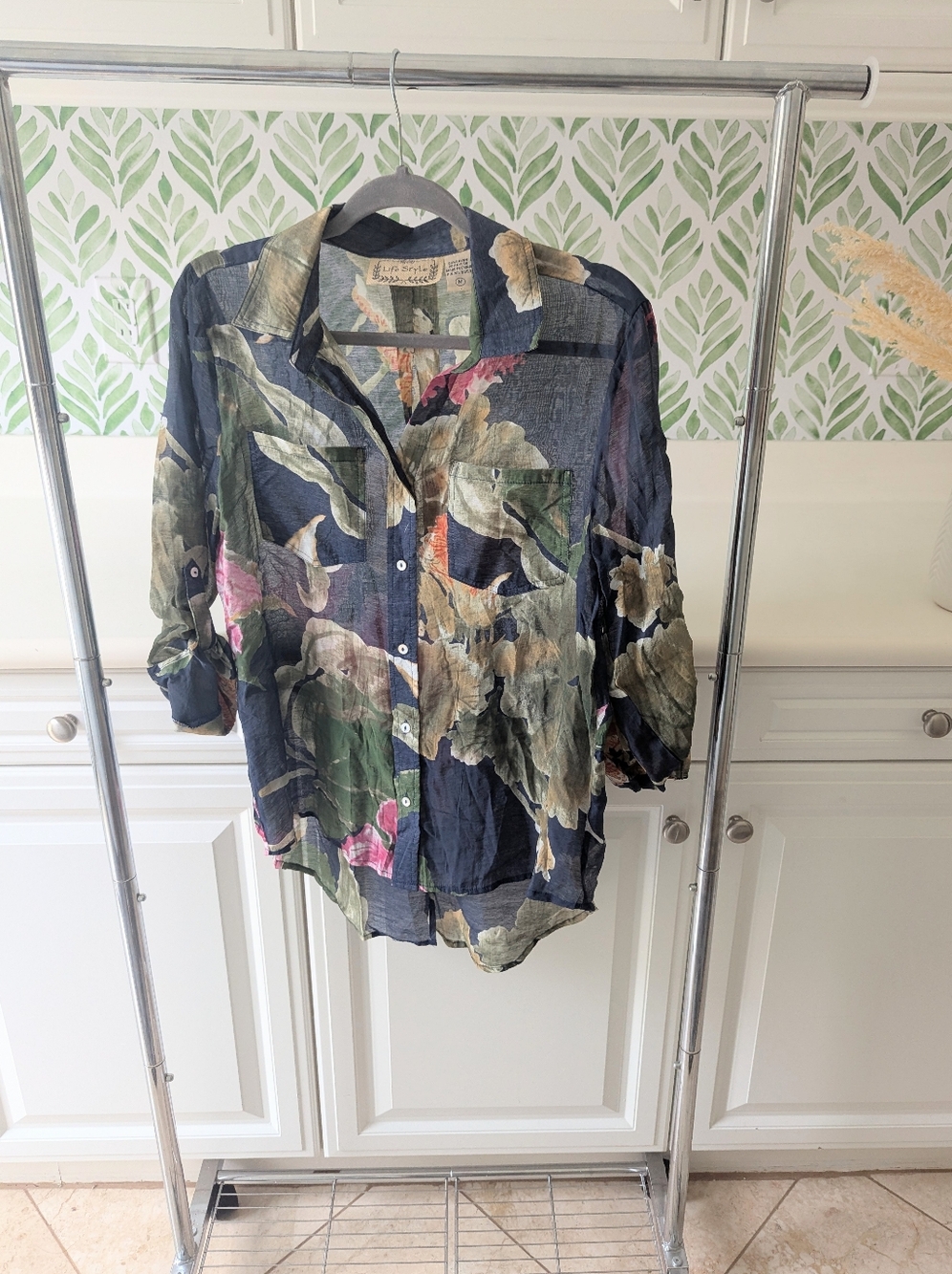 Lightweight Dark Navy Floral Button-Up Shirt Life Style Sheer Lightweight Medium - Picture 3 of 8